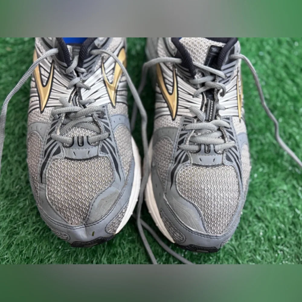 Brooks Men’s‎ Gray and Gold Athletic Shoes Size 12
